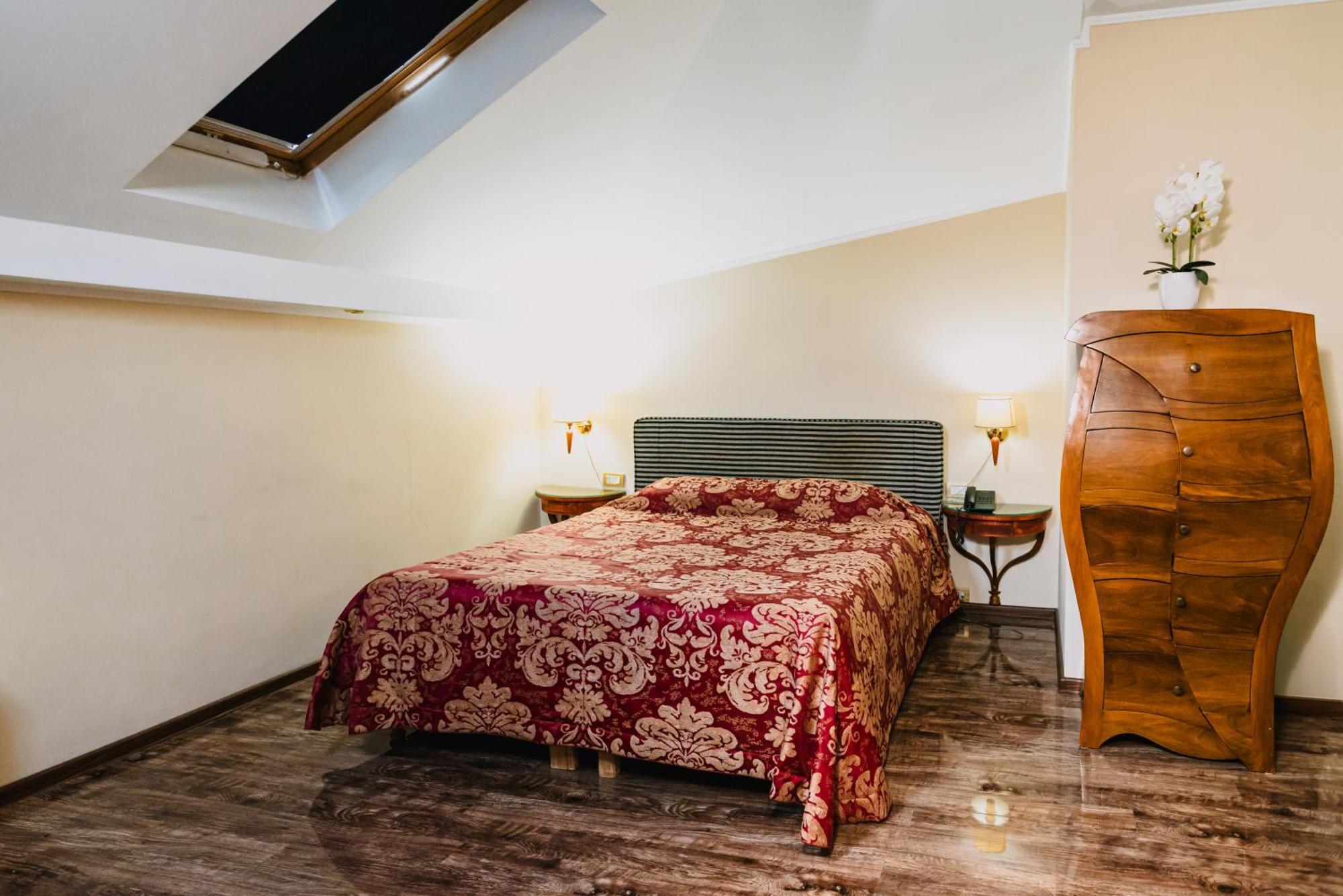 Vigo Hotel Ploeszti Zewnętrze zdjęcie