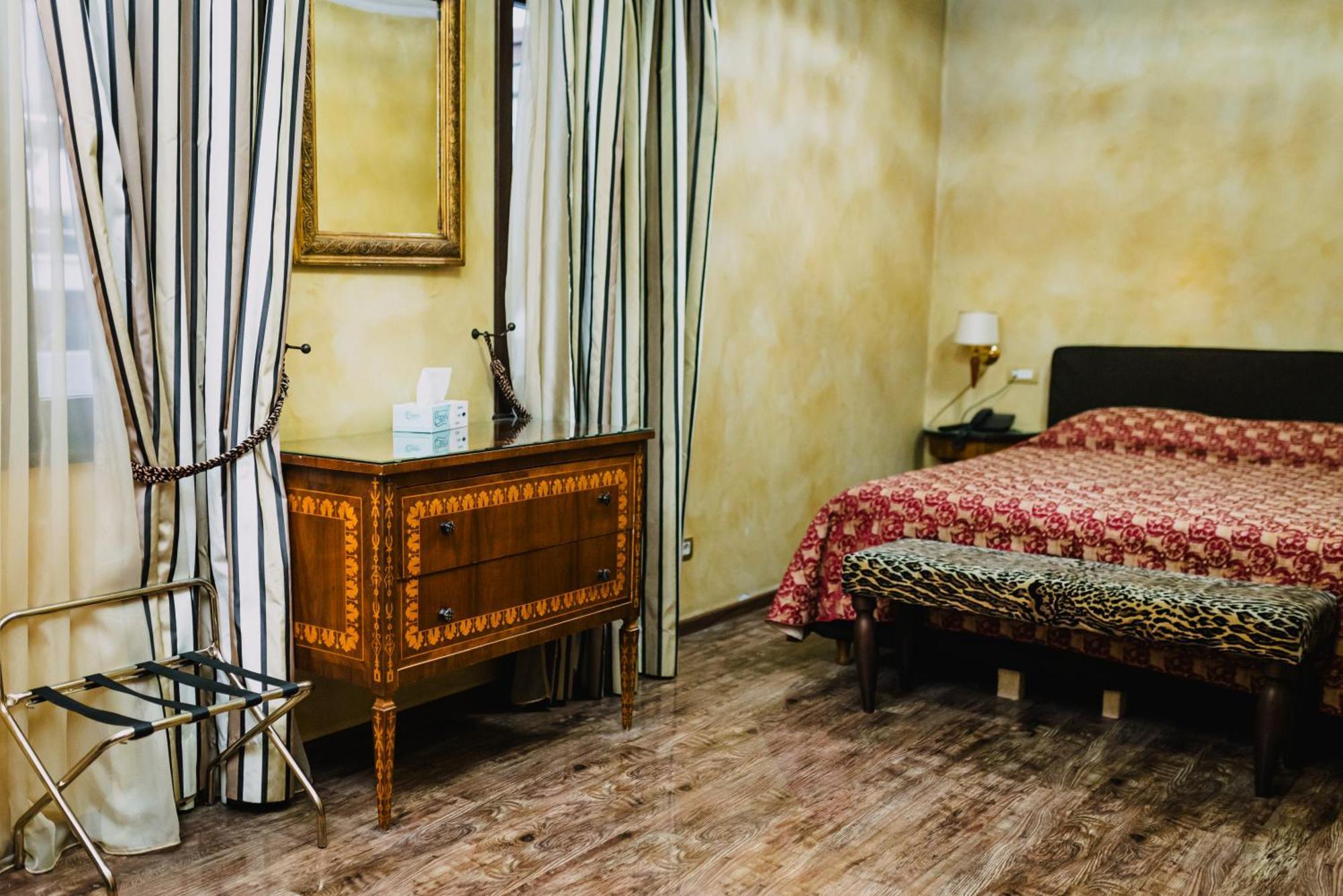 Vigo Hotel Ploeszti Zewnętrze zdjęcie