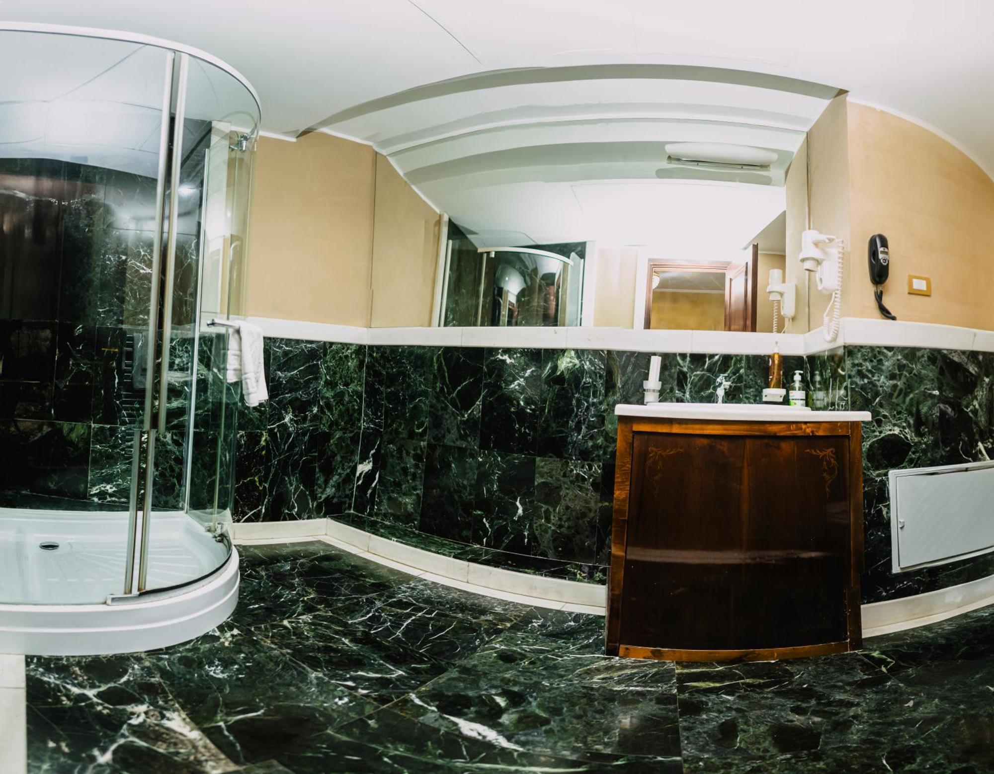 Vigo Hotel Ploeszti Zewnętrze zdjęcie