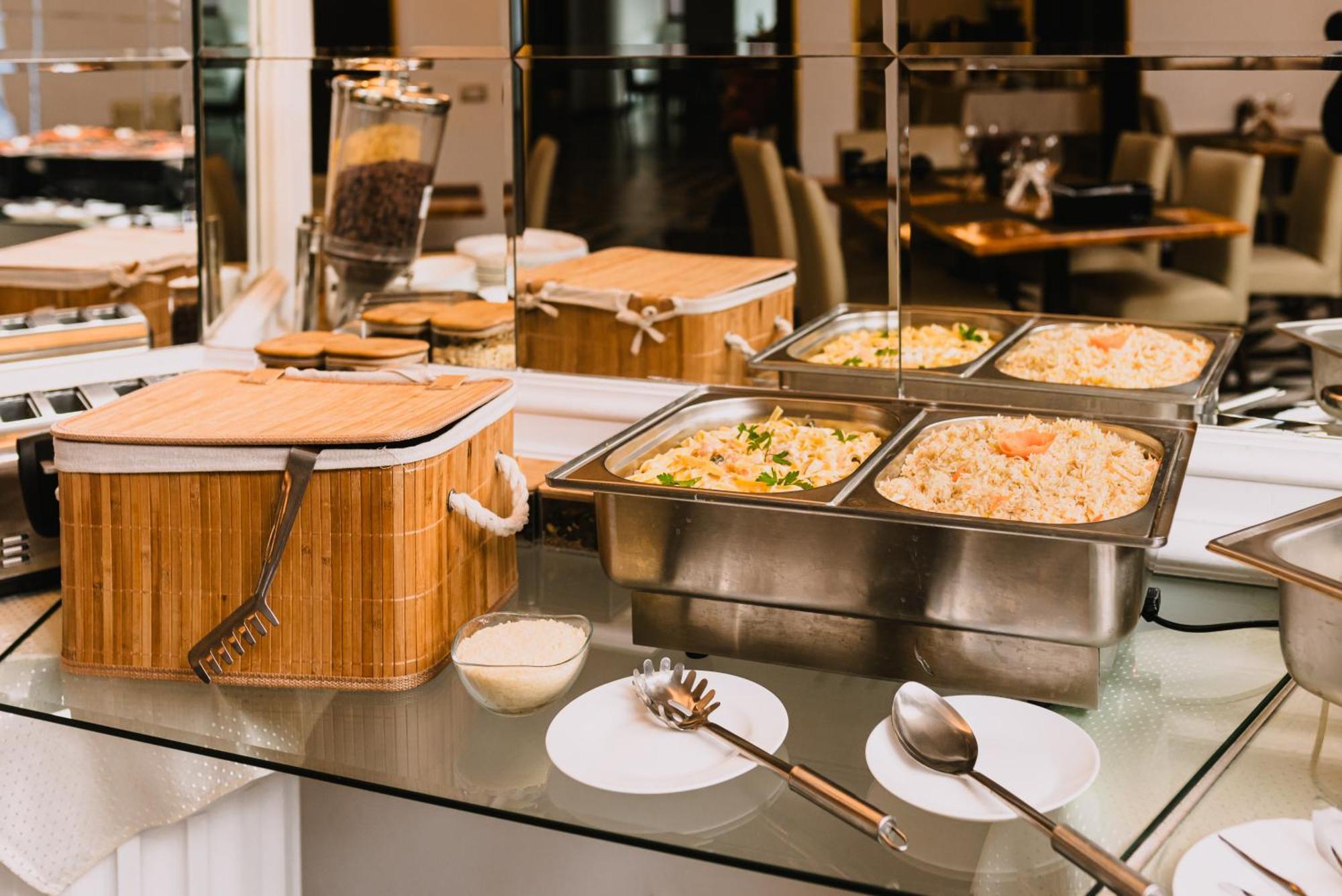 Vigo Hotel Ploeszti Zewnętrze zdjęcie